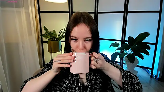 Snapshot of MarySparkle chatting on October 10, 4:00 am MarySparkle online show from October 10, 4:00 am