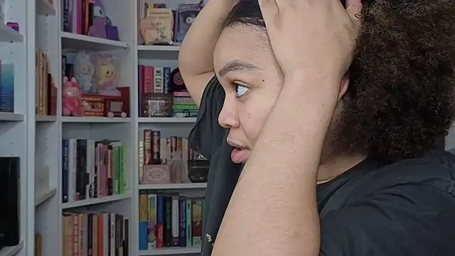 Snapshot of zahrabliss chatting on October 23, 12:43 am zahrabliss online show from October 23, 12:43 am