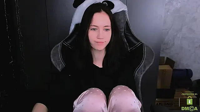 Snapshot of zaebali_ chatting on November 23, 2:33 am zaebali online show from November 23, 2:33 am