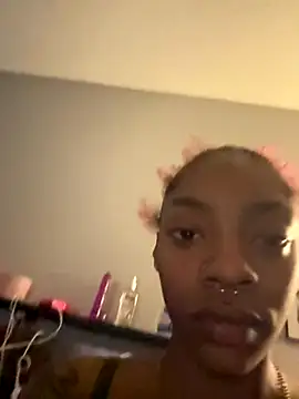 Snapshot of zanaaluvv chatting on November 18, 2:39 am zanaaluvv online show from November 18, 2:39 am