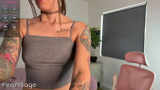 Snapshot of Pearl_Sage chatting on April 25, 10:40 pm Pearl Sage online show from April 25, 10:40 pm