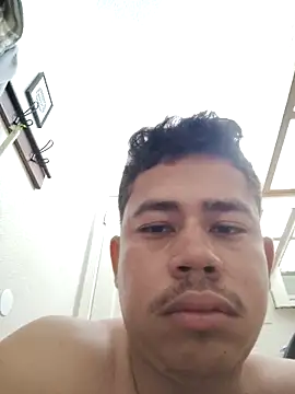 Snapshot of ModelledTread chatting on February 10, 3:54 am ModelledTread online show from February 10, 3:54 am