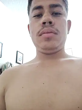 Snapshot of ModelledTread chatting on February 13, 3:57 am ModelledTread online show from February 13, 3:57 am