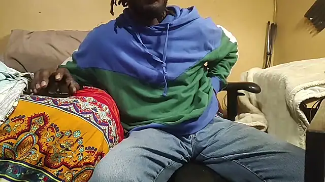 EYEzIAM online show from October 11, 9:02 pm