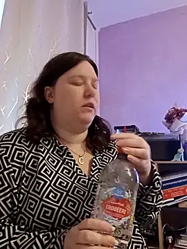 Snapshot of Feuchtekitty92@xh chatting on October 14, 6:36 am Feuchtekitty92xh online show from October 14, 6:36 am