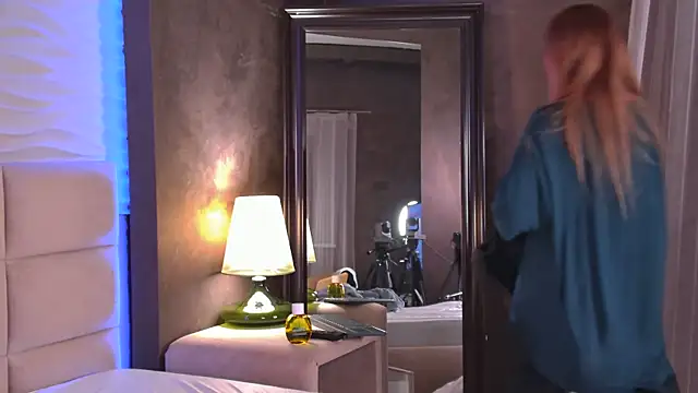 AriWild online show from March 24, 5:01 am