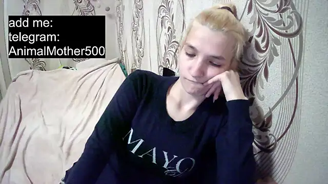 Snapshot of AlissaClark chatting on May 14, 8:37 pm AlissaClark online show from May 14, 8:37 pm