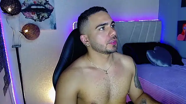 adamhairy online show from May 22, 7:52 pm