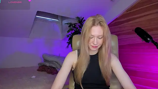 Snapshot of AuroraShoww chatting on November 22, 12:59 pm AuroraShoww online show from November 22, 12:59 pm