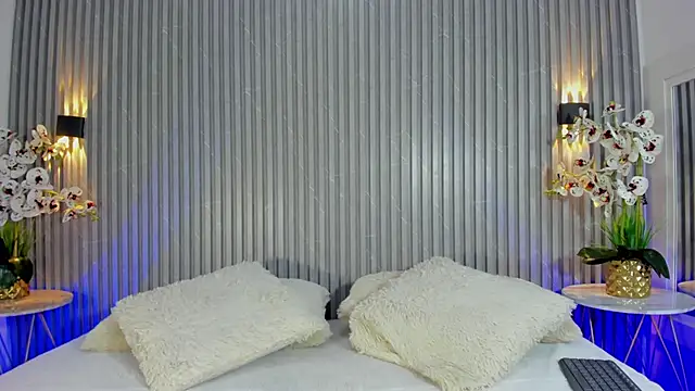 Snapshot of SOPHICOLLINS chatting on September 19, 7:03 pm SOPHICOLLINS online show from September 19, 7:03 pm