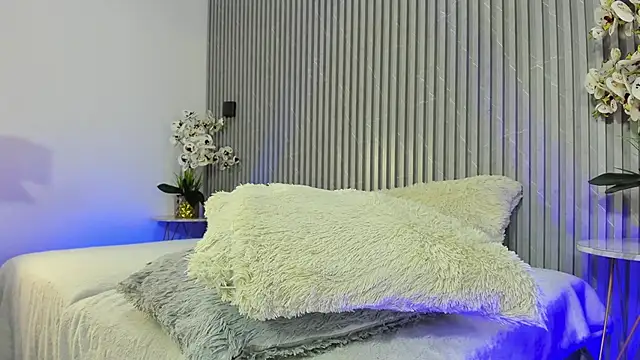 Snapshot of SOPHICOLLINS chatting on September 25, 7:06 pm SOPHICOLLINS online show from September 25, 7:06 pm