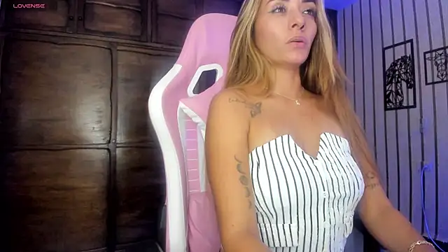 Luisa Red online show from April 15, 2:29 am