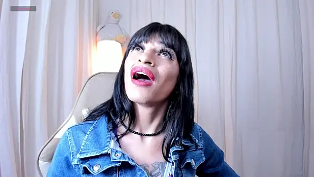 Alanakimura  online show from December 3, 8:29 pm