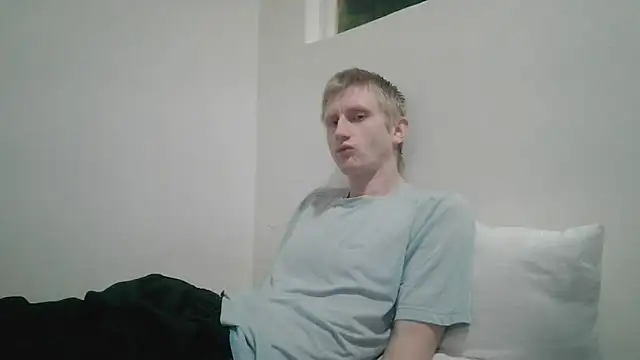 Snapshot of tcute0 chatting on February 19, 10:06 pm tcute0 online show from February 19, 10:06 pm