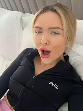 Snapshot of lolableux chatting on November 1, 1:35 pm lolableux online show from November 1, 1:35 pm