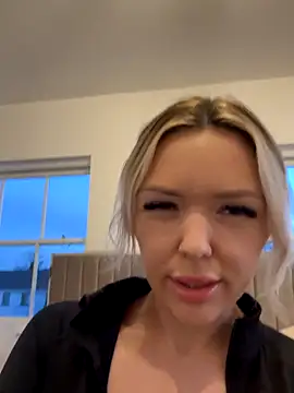 Snapshot of lolableux chatting on December 2, 4:13 pm lolableux online show from December 2, 4:13 pm