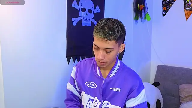 yulian vasquez online show from October 22, 12:27 pm