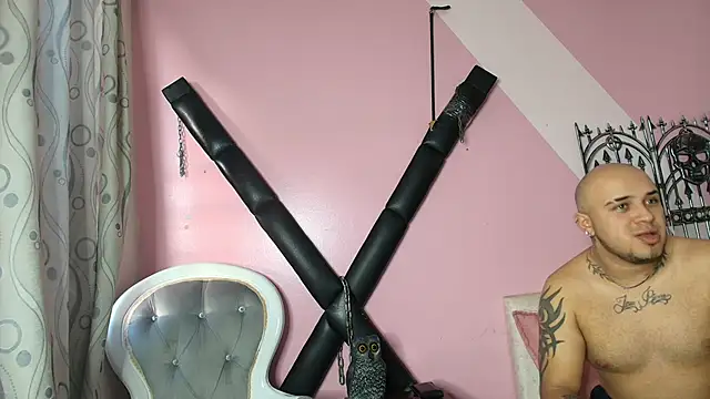 Snapshot of YiingandYang chatting on November 17, 10:37 pm YiingandYang online show from November 17, 10:37 pm