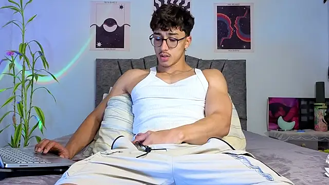 LatinReall online show from November 10, 11:37 pm