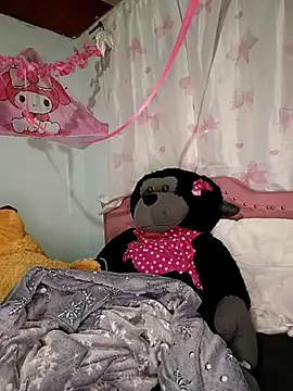 Snapshot of U-Upaaita chatting on February 5, 12:48 am U-Upaaita online show from February 5, 12:48 am