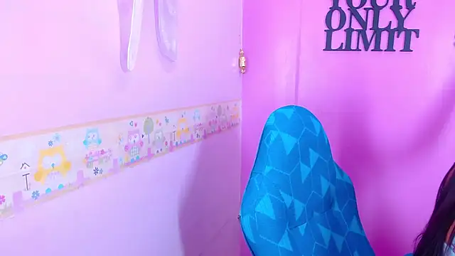 EMMA ROGGER online show from September 10, 6:30 pm