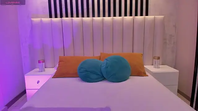 Snapshot of AmbarJames_ chatting on February 13, 12:23 pm AmbarJames online show from February 13, 12:23 pm