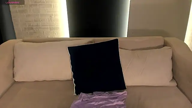 AmbarJames  online show from March 28, 12:16 pm