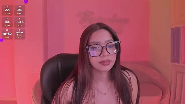 Snapshot of SophieHouston_ chatting on July 7, 6:47 am SophieHouston online show from July 7, 6:47 am