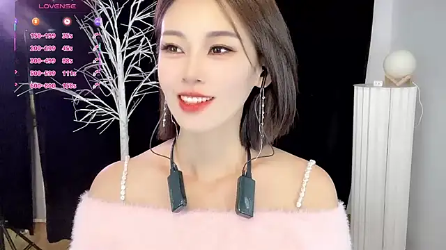 Snapshot of xiaoyue8888 chatting on October 24, 1:35 am xiaoyue8888 online show from October 24, 1:35 am