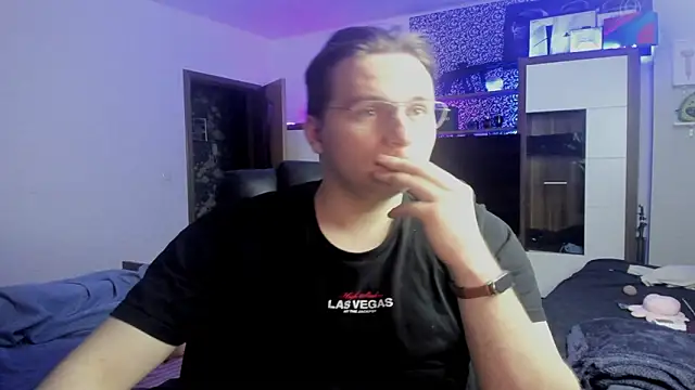 romiosabrino online show from March 14, 11:32 pm