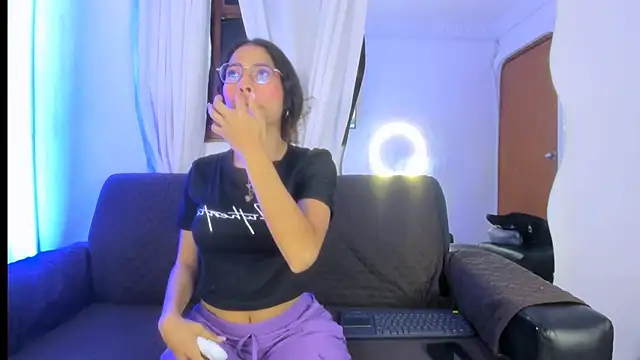 Akira Hime online show from October 19, 2:45 am