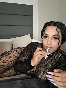 LilMisIndianx online show from December 23, 9:18 am