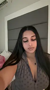 LilMisIndianx online show from March 13, 2:23 pm