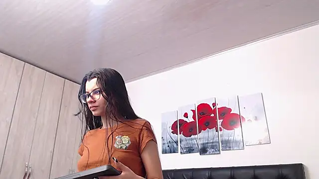 Snapshot of pinky_f00x chatting on November 8, 7:34 pm pinky f00x online show from November 8, 7:34 pm