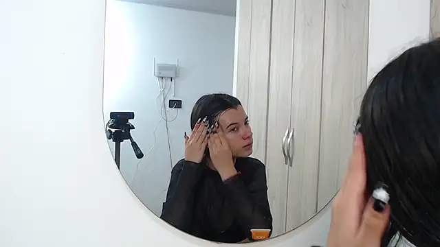 Snapshot of pinky_f00x chatting on November 15, 9:00 pm pinky f00x online show from November 15, 9:00 pm