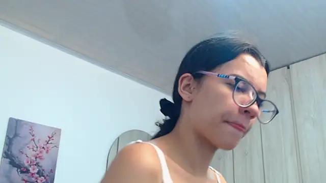 Snapshot of pinky_f00x chatting on November 22, 8:08 pm pinky f00x online show from November 22, 8:08 pm