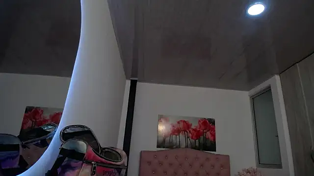 Snapshot of pinky_f00x chatting on November 27, 7:49 pm pinky f00x online show from November 27, 7:49 pm