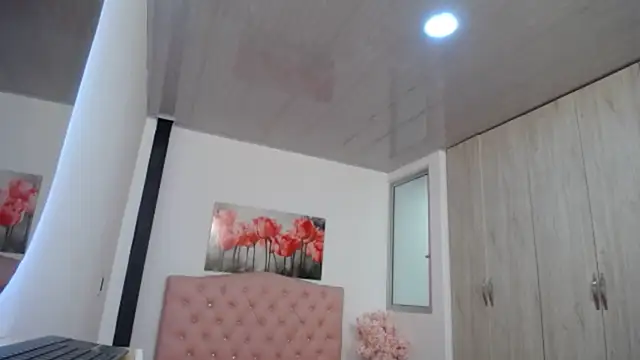 Snapshot of pinky_f00x chatting on November 29, 7:28 pm pinky f00x online show from November 29, 7:28 pm