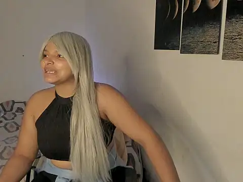 chloe kisses online show from April 8, 11:32 am