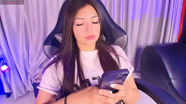 Snapshot of Adaara_Rey chatting on October 15, 8:53 pm Adaara Rey online show from October 15, 8:53 pm