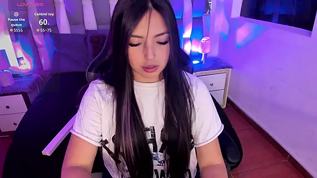 Snapshot of Adaara_Rey chatting on October 27, 8:02 pm Adaara Rey online show from October 27, 8:02 pm