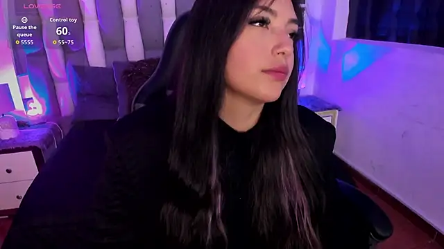 Snapshot of Adaara_Rey chatting on October 28, 7:27 pm Adaara Rey online show from October 28, 7:27 pm