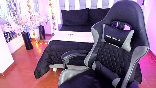 Snapshot of Adaara_Rey chatting on December 13, 7:53 pm Adaara Rey online show from December 13, 7:53 pm