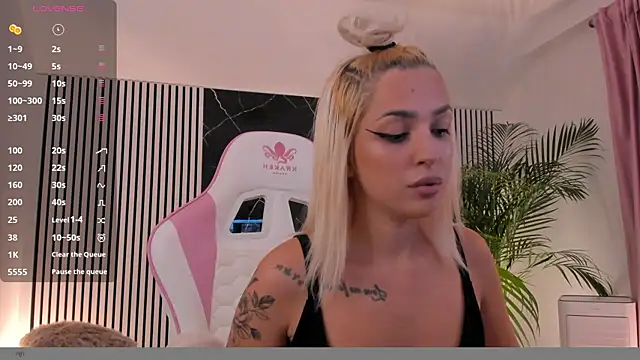 daisyblushh online show from October 22, 4:07 pm