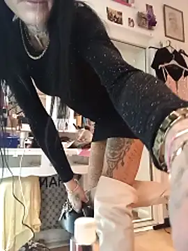 Tannedtattooed69 online show from April 18, 11:16 pm