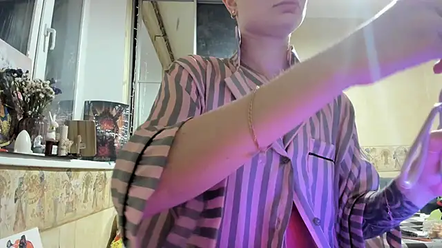 Snapshot of WatsonMi chatting on September 16, 3:46 pm WatsonMi online show from September 16, 3:46 pm