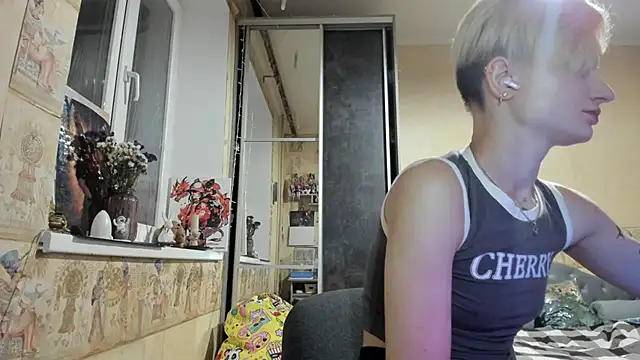 Snapshot of WatsonMi chatting on September 23, 4:43 pm WatsonMi online show from September 23, 4:43 pm