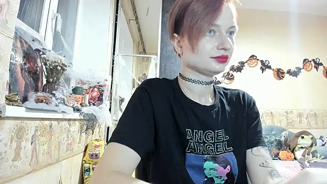 Snapshot of WatsonMi chatting on October 19, 3:45 pm WatsonMi online show from October 19, 3:45 pm