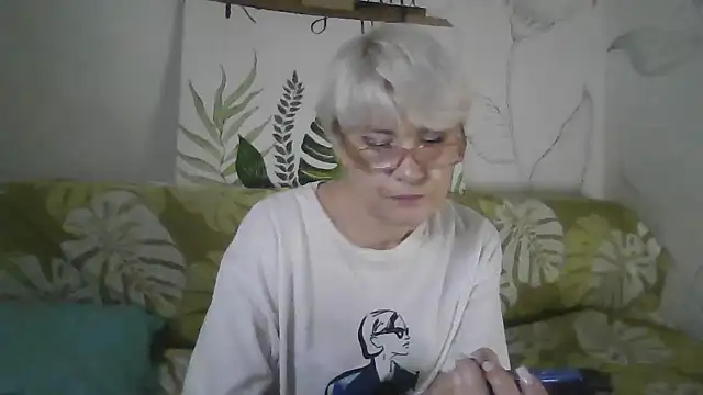 Snapshot of Catty_Lady chatting on November 18, 6:34 pm Catty Lady online show from November 18, 6:34 pm