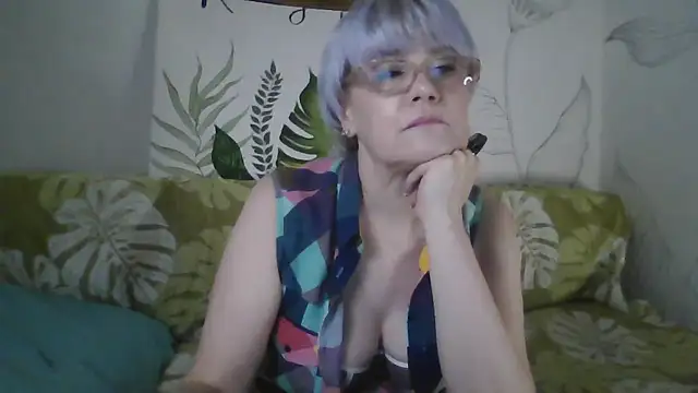 Snapshot of Catty_Lady chatting on December 2, 8:15 pm Catty Lady online show from December 2, 8:15 pm